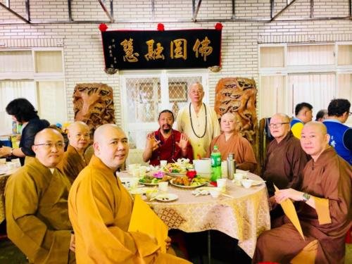 Khenchen Lama and Chinese monks